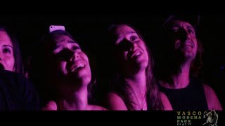 Video-Miniaturansicht von „Vasco Rossi - Una canzone per te, L'una per te (Live Modena Park)“