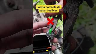 cómo sacar fusibles de manera correcta #examenconducir #automóvil