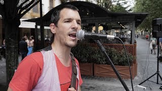 Pato Mikeleiz: "El euskera sigue vivo" - Busking in Donostia / San Sebastián