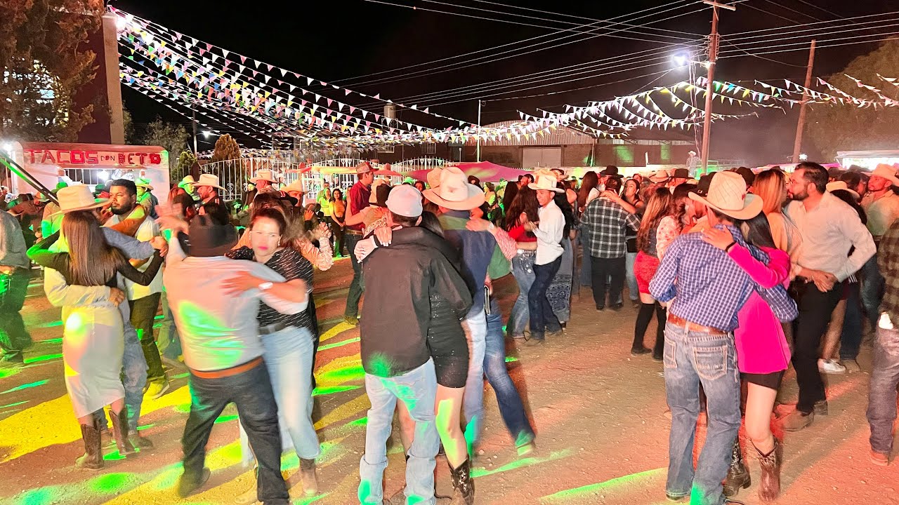 COLONIA LA LUZ FRESNILLO ZACATECAS BAILE CON BANDA LA SINALOENSE