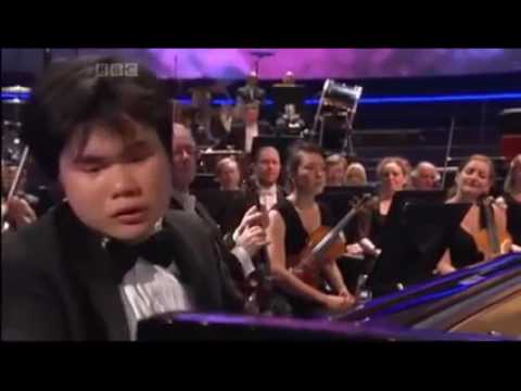 Orb și autist, dar unul dintre cei ma virtuoși pianiști din lume Nobuyuki Tsujii