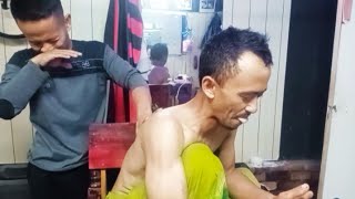 dari suara  mungkin dia lagi mencret atau gangguan kesehatan