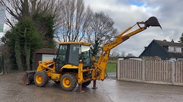 JCB 2CX 4WD BACKHOE DIGGER C/W 3 X REAR BUCKETS & EXTENDING DIG