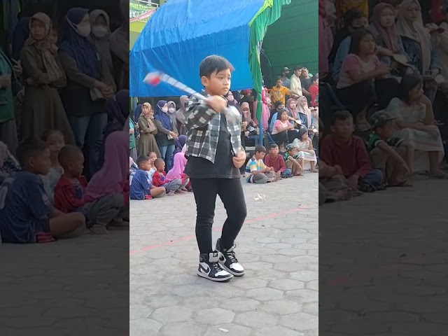 pemain tongkat cilik ni boss full👉https://youtu.be/0FmNVNNQmwQ class=