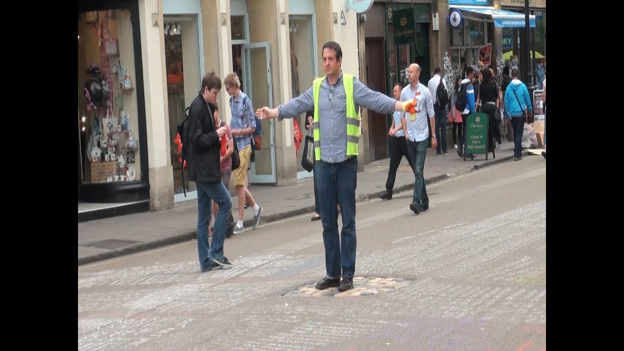 Mark Thomas - I must not chalk the Pavement