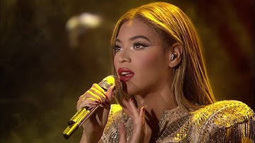 Sweet Dreams Medley at Wynn Las Vegas with Lyrics ~ I Am… Yours Tour ~ 2009