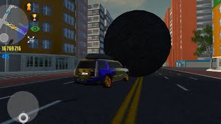 Вытащил огромный шар на улицы города!