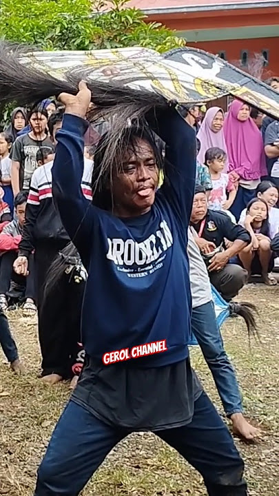 Mas gondrong tak mempan di cambuk#shorts #ebeg#pecutan#masgondrong #fyp
