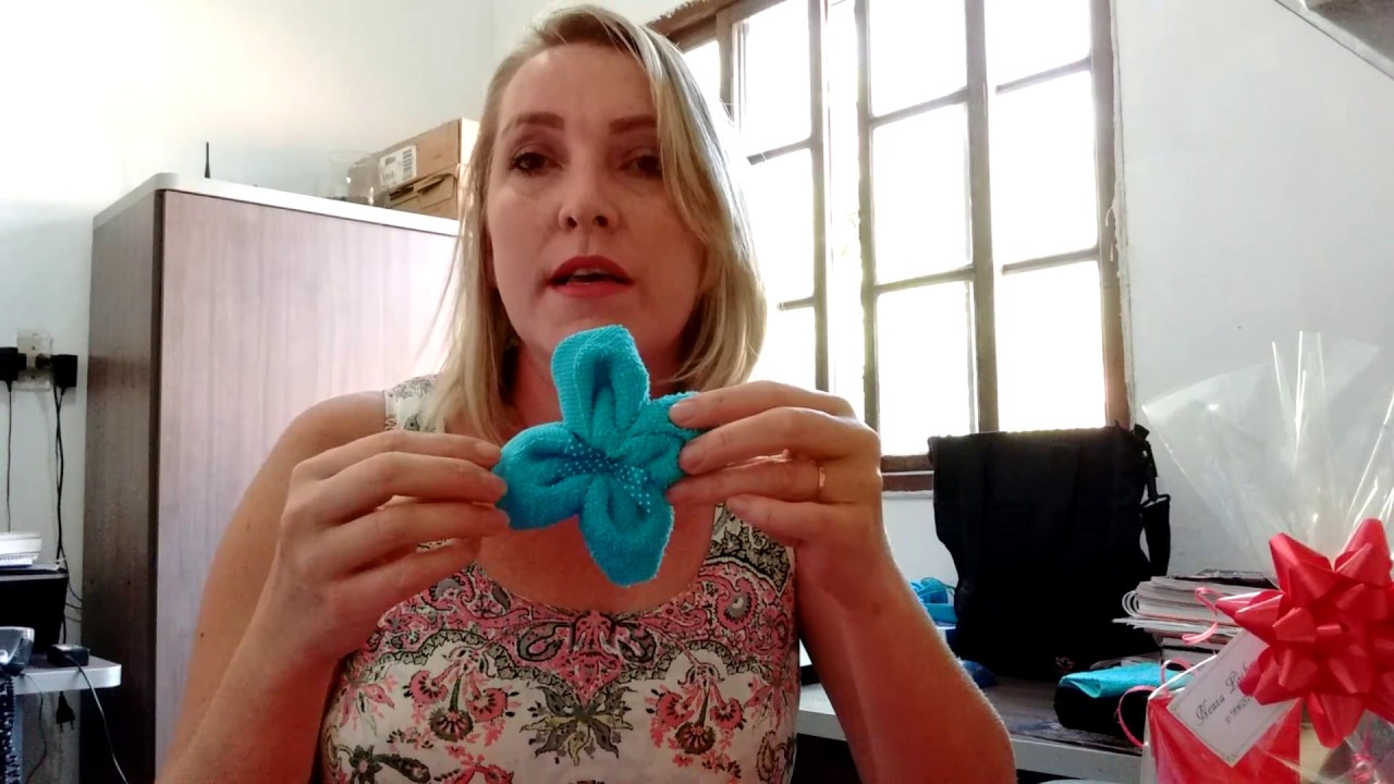 FLOR FEITA COM TOALHINHA DE MÃO - PASSO A PASSO | DIY