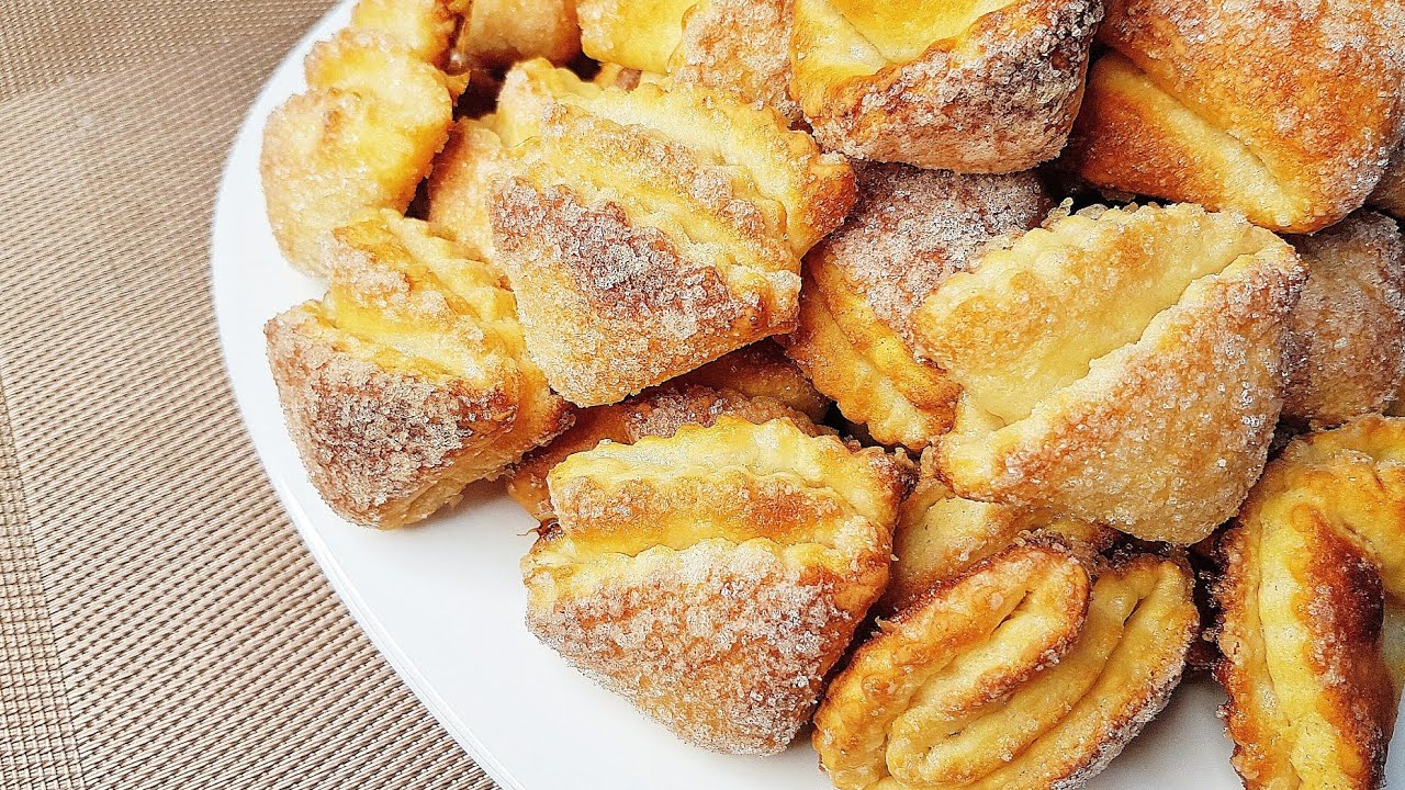 печенье гусиные лапки с творогом. печенье гусиные лапки. творожные лапки печенье. печенье с творогом. гусиные лапки печенье из творога.