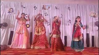 Aao padharo baisa.. ghani khamma #motherdaughterdance #momndaughterdance #groupdance #marwadidance