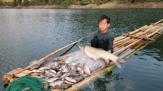 Full video of an orphan boy khai as a primitive trap to catch fish to sell.❤❤