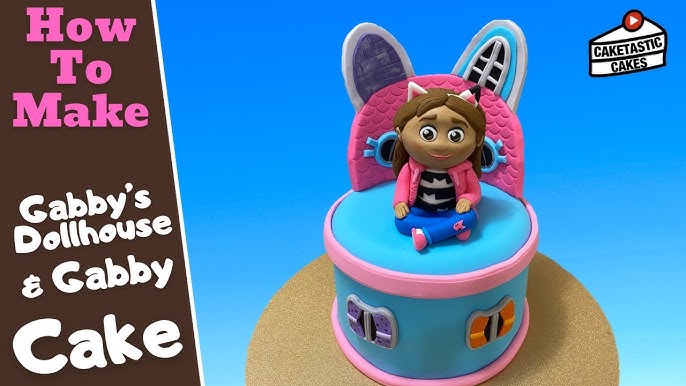 Design moi un Cake - 🐈 Cake design sur Gabby et la maison magique avec le  modelage à la main de Pandy pattes ! Pate a sucre @pastkolor Saveur : façon  fraisier