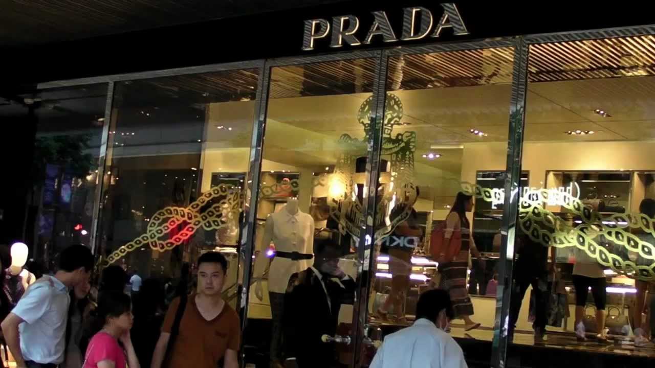 Queues in Front of Luxury Brand Shops in Hong Kong - YouTube