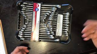 Hyper Tough 32 PIIECE Combination Wrench Set Model #40703 Metric & SAE with Stubby Sizes 12 Poiint
