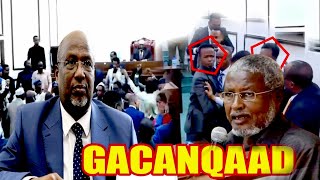 Download Lagu DEG DEG Xilibano Isugu Gacan-qaadan Fadhigii Golaha, Dagaal ka dhacay \u0026 xilibano fadhiga ka Baxay.. MP3