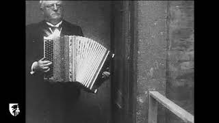 Armand Loriaux, joueur d'accordéon (1933) - Enquête du Musée de la Vie wallonne