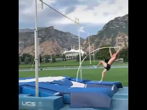 Прижки в высоту с шестом, после такого пора менять пол, начинающий ...