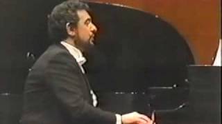 Plácido Domingo sings and play "Despierta" chords