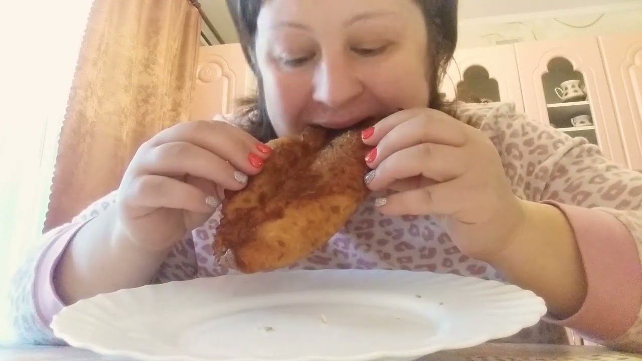 Мукбанг Горячие Чебуреки Свинина Говядина😋😋😋Mukbang Chebureks Pork Pork