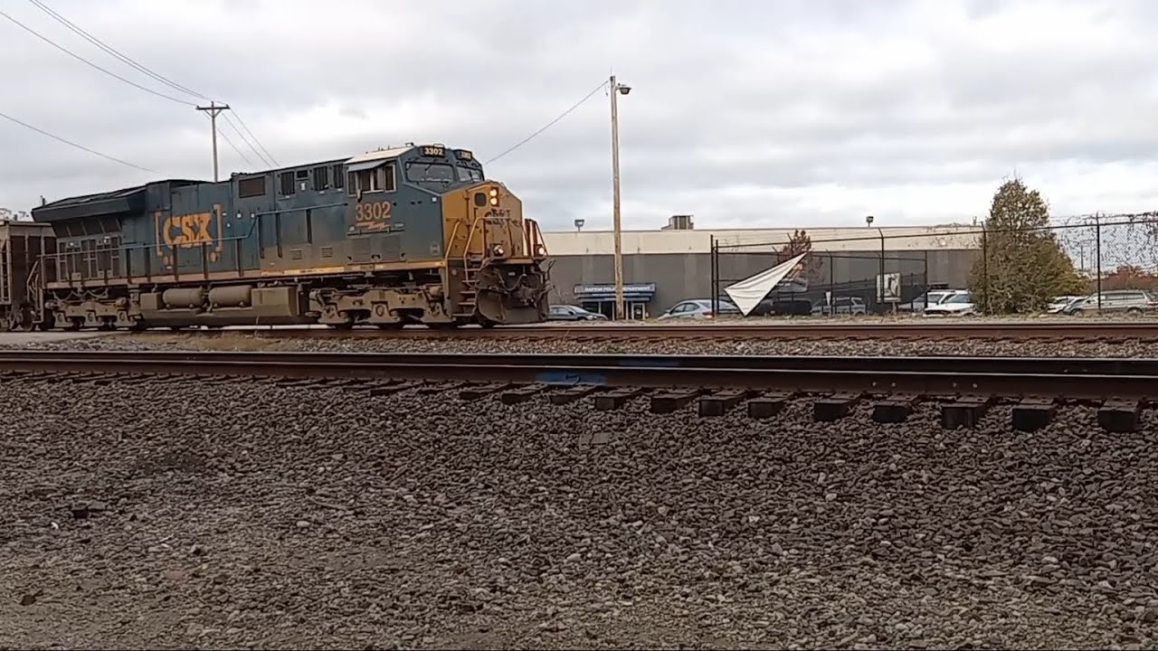 CSXT3302 leads CSX E700 NB, + Bonus trains. - YouTube