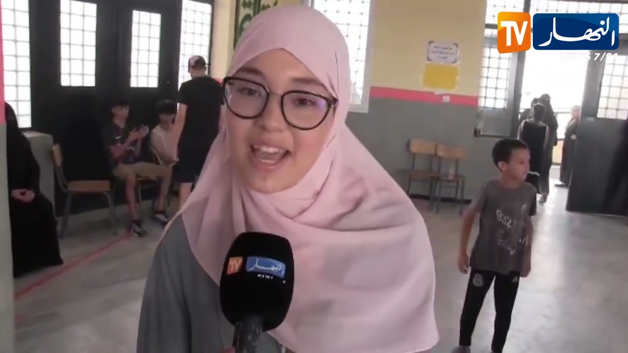 شاهد أجواء الفرحة بثانوية ڨطاف محمد ببلدية البويرة