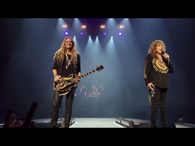 Whitesnake - Is This Love + band introduction live O2 Universum Prague 14.06.2022 class=