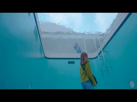 【不思議】水の中に人がいる!?現代アートを体感する美術館。