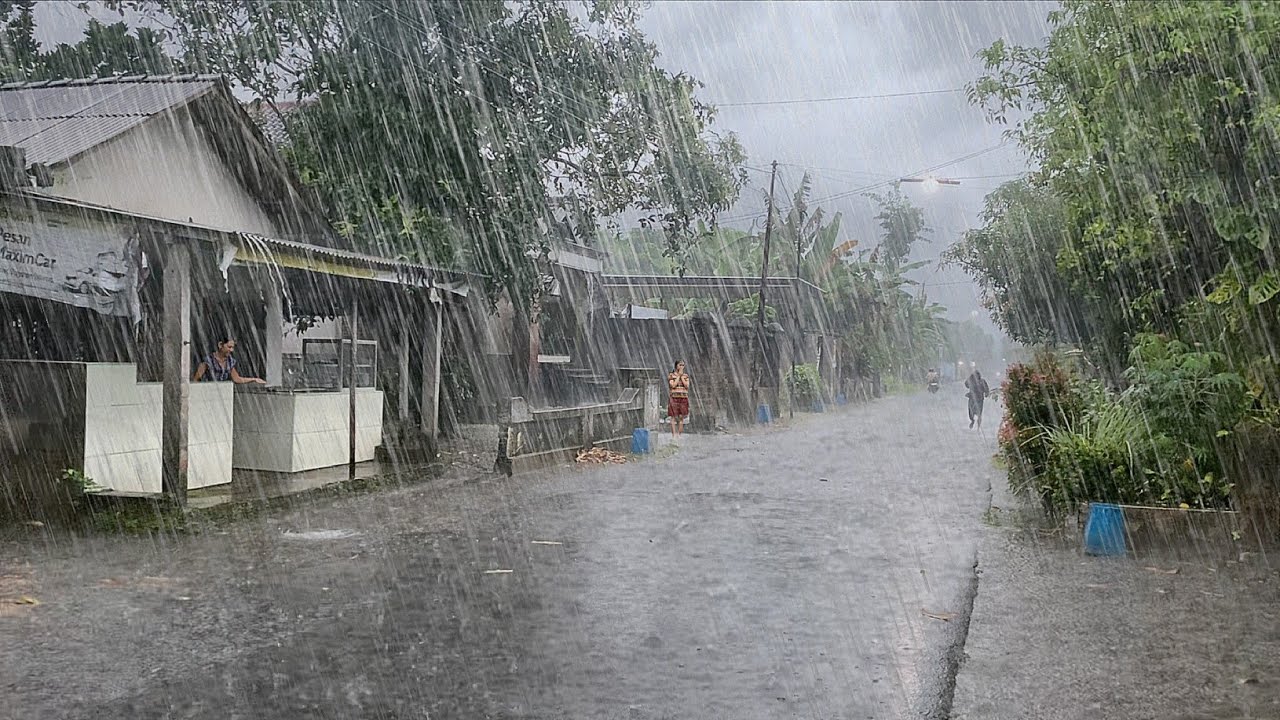 Самый сильный ливень в истории в деревне, сельская жизнь пострадала от ливня и сильного ветра.
