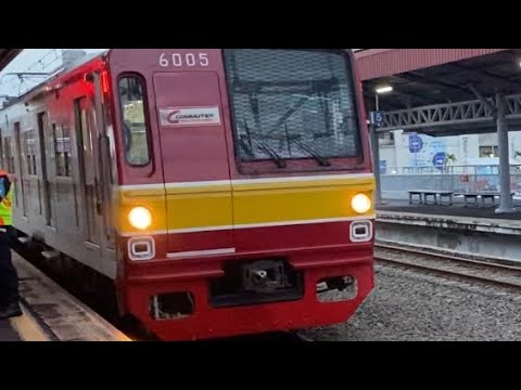 ジャカルタのカンプン・バンダン駅にジャカルタ・コタ駅行きの電車が入ってくる動画 / Jakarta Trip