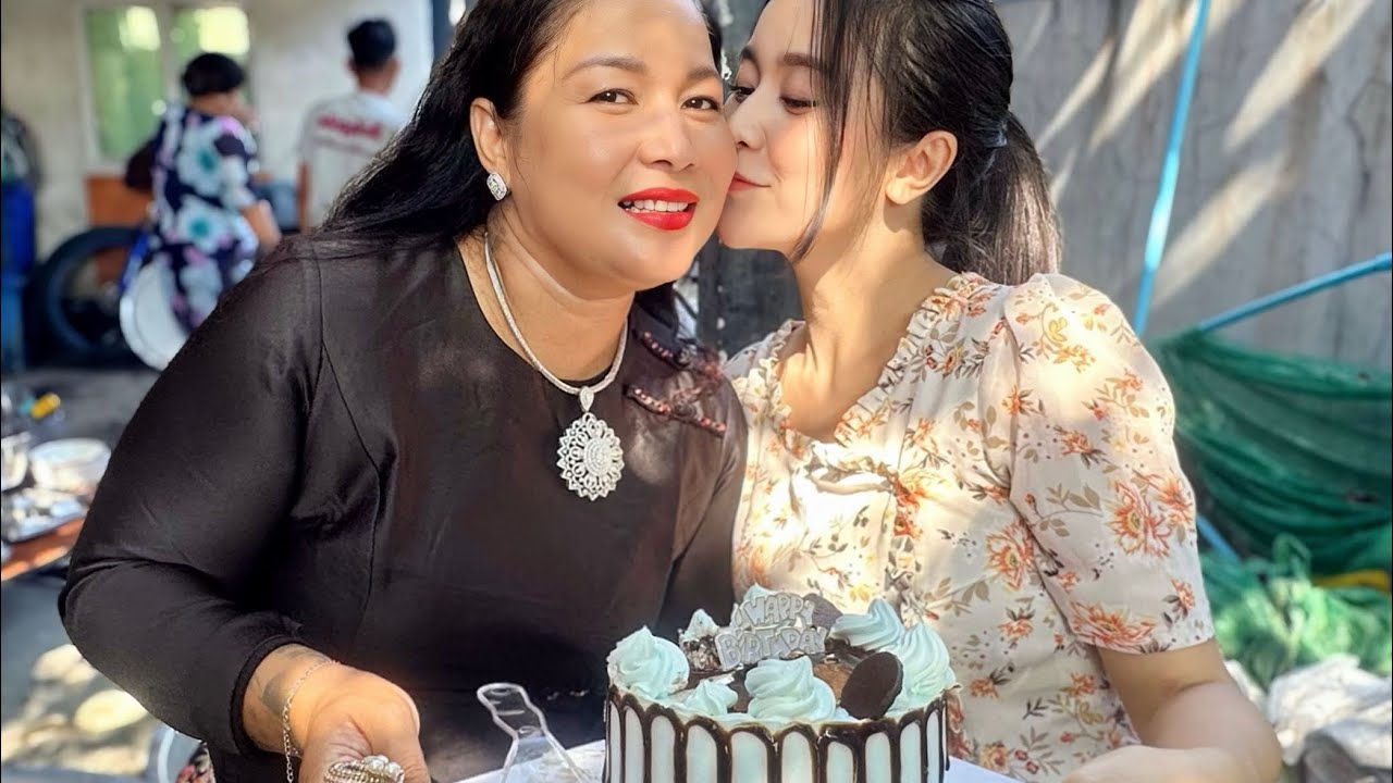 Happy Birthday မေမေ😘 မေမေ့မွေးနေ့တွက် လူအယောက်၁၀၀၀စာ စတုဒိီသာအလှူ