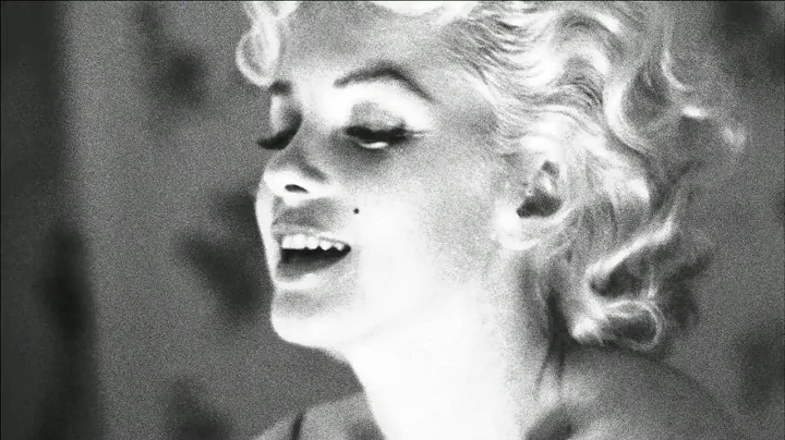 290 Marilyn and N°5 30' version   Inside CHANEL