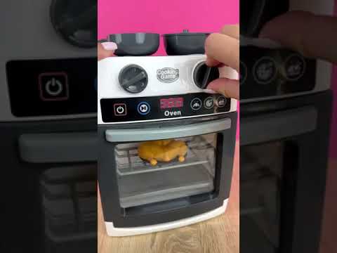 Іграшкова плита з звуками та підсвічуванням для дітей з муляжами їжі та посудом для маленького кулінара, видео 1