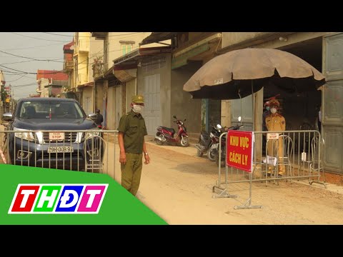 Video 2 thanh niên xăm trổ cầm 4 con dao qua chốt Covid-19 |... - youtube