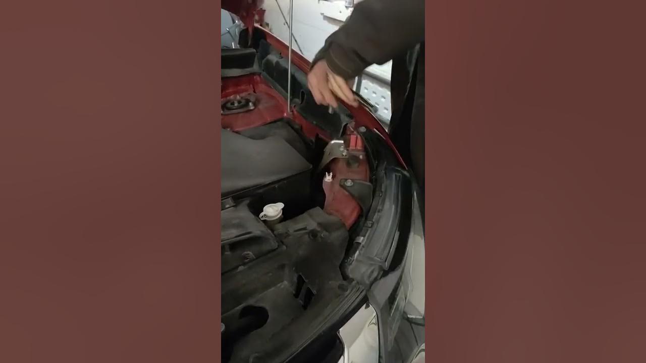 changing the headlight bulb on a 2018 Mitsubishi outlander SE part one