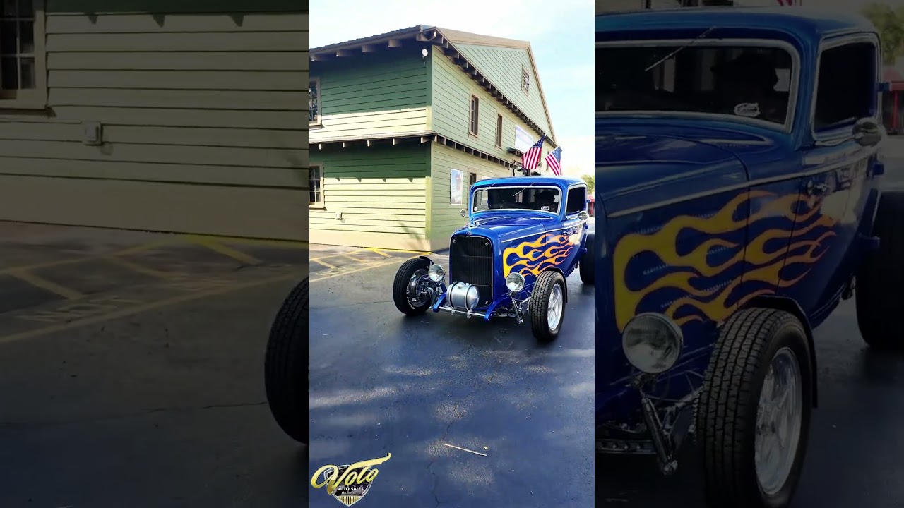 1932 Ford Custom Hot Rod Backing Out (V21990)