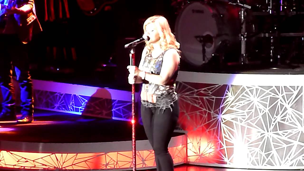Kelly Clarkson - Wonderwall (Oasis Cover)- 12th Oct 2012 Manchester Arena Stronger Tour HD