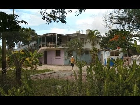 Albergados en el OLVIDO: estas familias CUBANAS llevan 7 años viviendo en el Liceo de Brisas del Mar