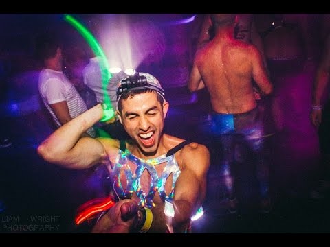 Заводная гейская вечеринка