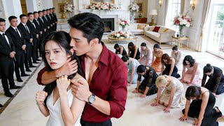 Dumped by Boyfriend,She Falls into Possessive Boss’s Arm—Her Touch Breaks his Ice，Desire Ignites!