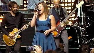 Kelly Clarkson - Since you've been gone, on the Plaza Sydney Australia