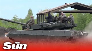 Minister of Defense of Ukraine, Oleksiy Reznikov, tests Oplot tanks