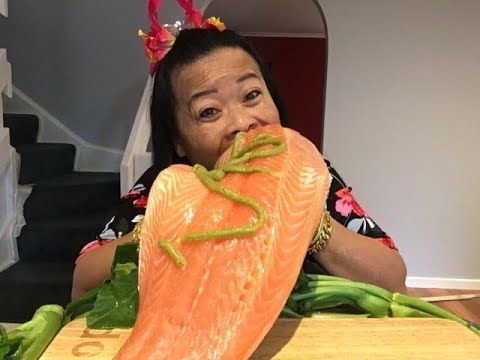 Thai girl eating fresh salmon with wasabi -Page 1ปอบกินแซลมอนกบวาซาบิคำยักษ์ควนออกฮูดังฮวนๆ