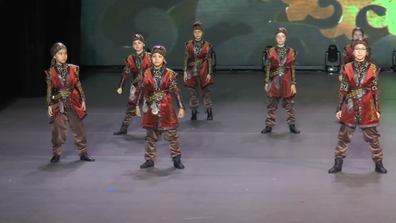 34  Ансамбль TENGRI   Казақ биі АМАНАТ