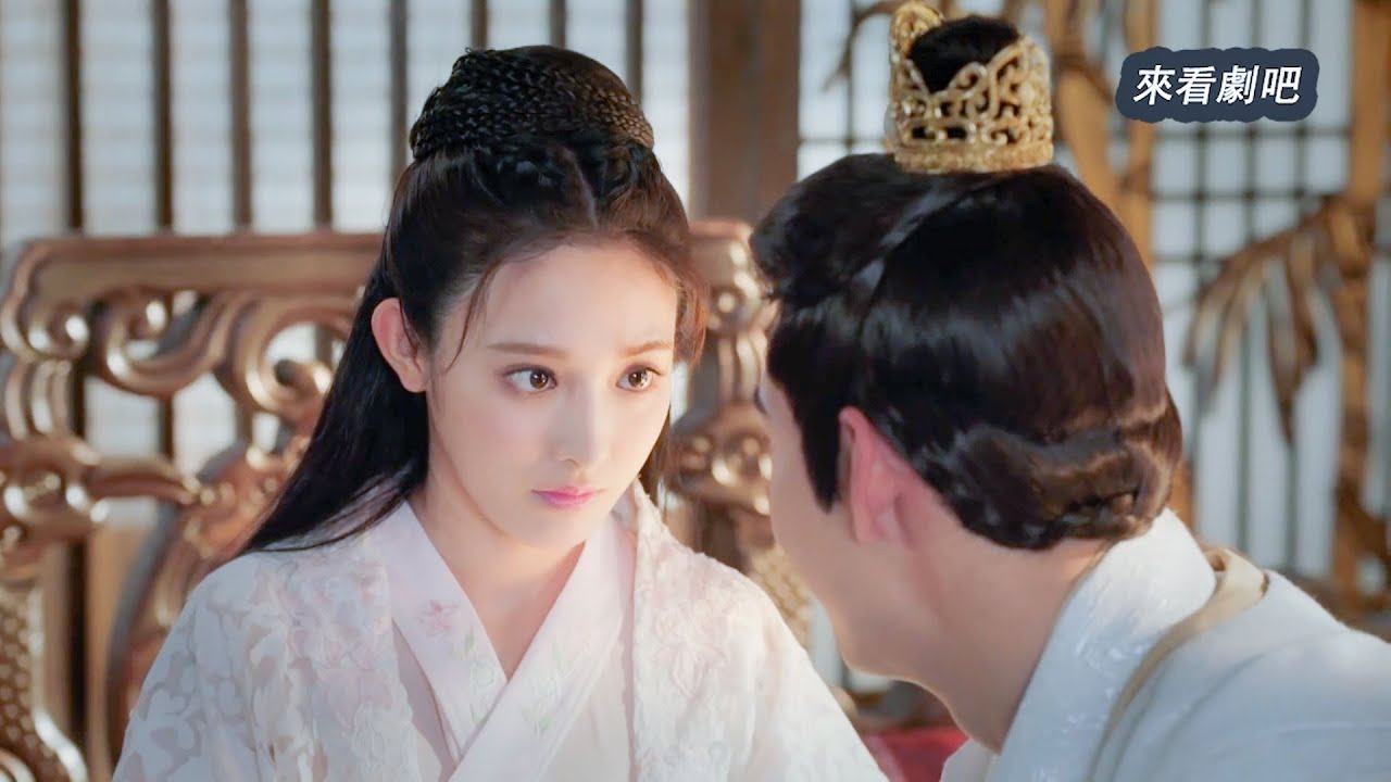 Жена бьет мужа, но муж смеется: ты влюблен в меня!