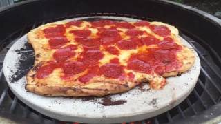 Pizza on the Big Green Egg by esmeralde386 1,197 views 7 years ago 1 minute, 36 seconds