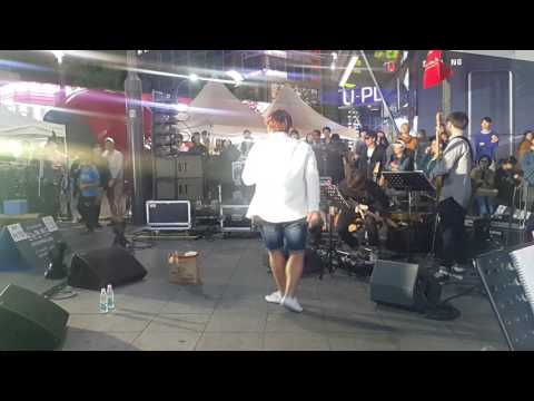 [원뉴맨밴드] ☆관객과의 퀴즈타임 #2-3☆ (조승주) 신촌버스킹 20170519금 [Korean Sinchon Kpop Street Busking]
