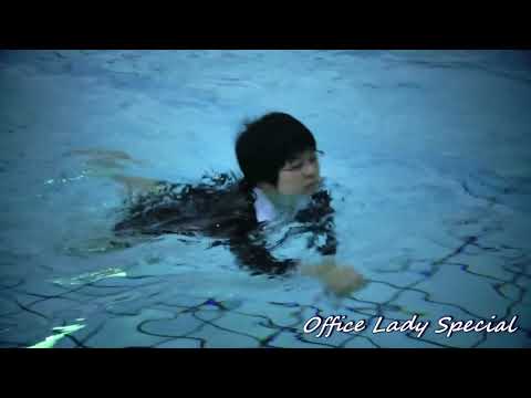 WETLOOK : Swimming with her recruitment suit