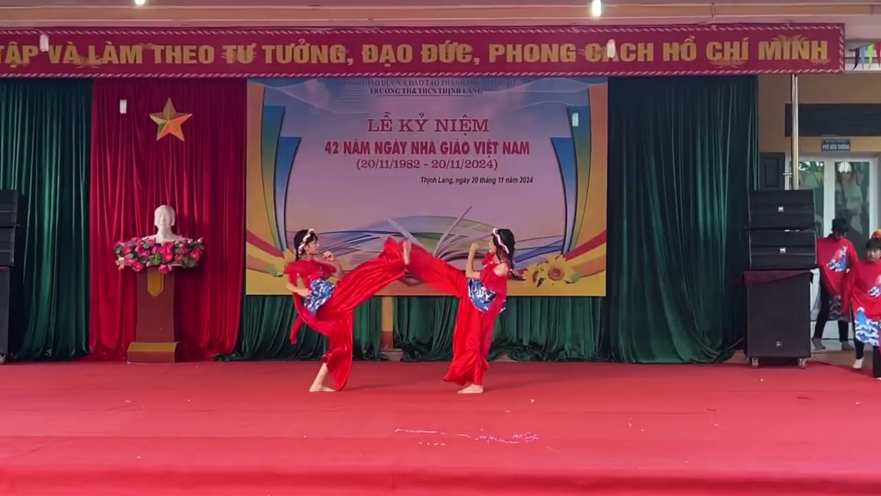 Lớp 7A1 - Múa Tây Sơn bước chân hào kiệt (Hội diễn văn nghệ 20 / 11￼)