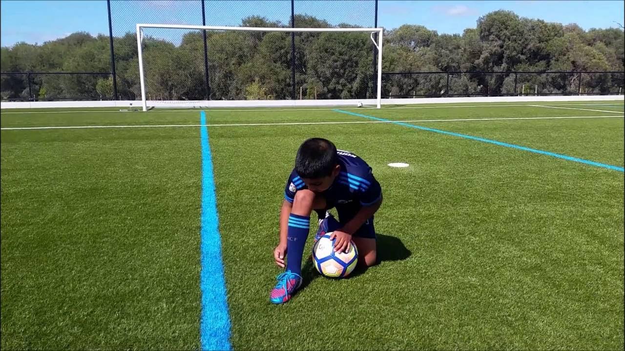Soccer how to kick a knuckleball YouTube